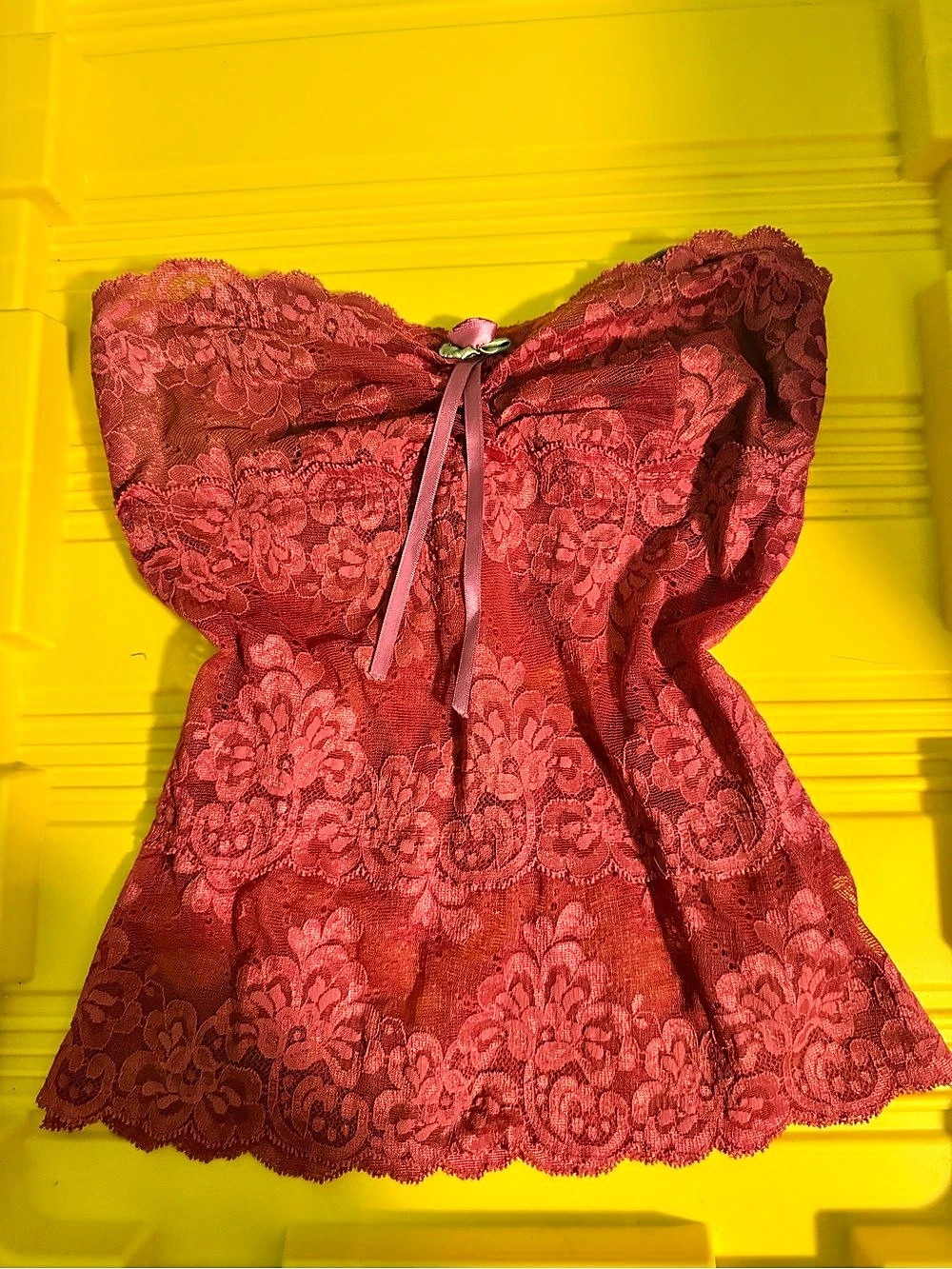 Betsey Johnson Floral Lace Cami in Red Size Small Like New vintage 90s
